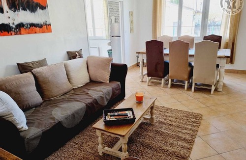 Viels-Maisons Cottage | Peaceful house with garden, pets welcome, private parking