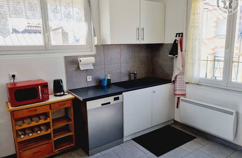Viels-Maisons Cottage | Peaceful house with garden, pets welcome, private parking