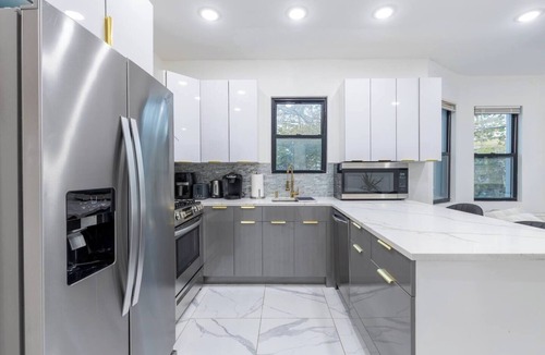 Edgewater Apartment | Peaceful Hudson Riverfront Condo Free Parking