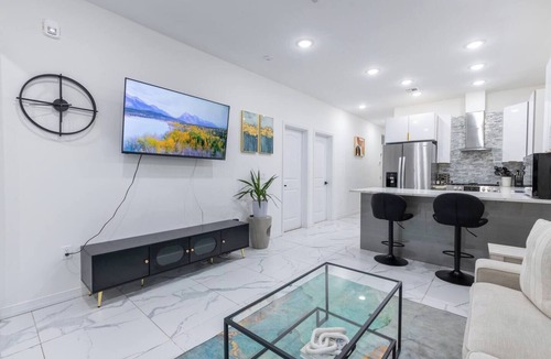 Edgewater Apartment | Peaceful Hudson Riverfront Condo Free Parking