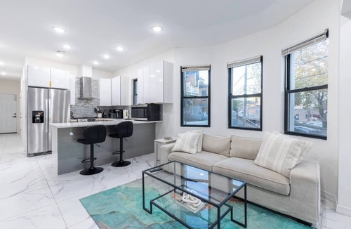 Edgewater Apartment | Peaceful Hudson Riverfront Condo Free Parking