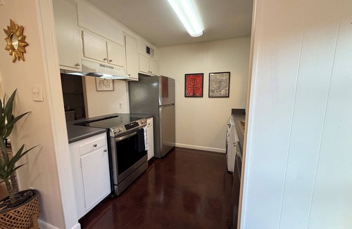 Hyde Park Condo | Peaceful Hyde Park Condo Near UT/Moody with Free Parking, Fast WiFi, King Bed