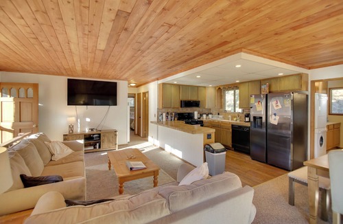 Pine Mountain Club Cabin | Peaceful & Idyllic Forest Cabin w/Pool Table