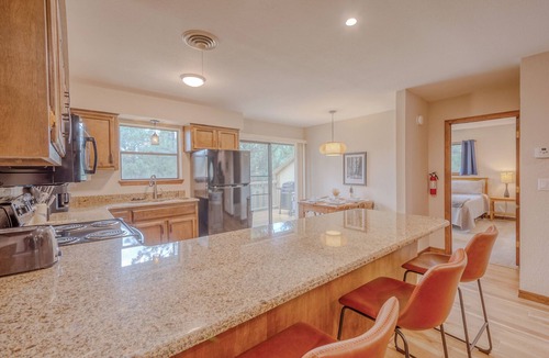 Ruidoso Condo | Peaceful Innsbrook Village Condo with Free Golf & Mountain Charm