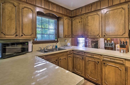 Tougaloo House | Peaceful Jackson Home w/ Yard < 9 Mi to Dtwn!