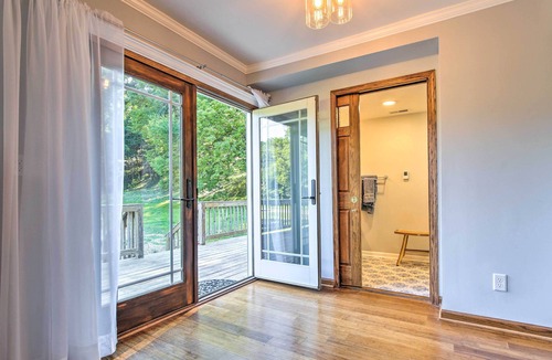 Bendena Cottage | Peaceful Kansas Cottage w/Wraparound Deck!
