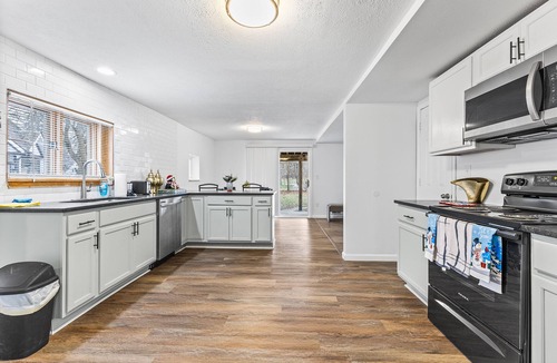 East Rochester House | Peaceful King House & 🎁Gift for 3-night stays!