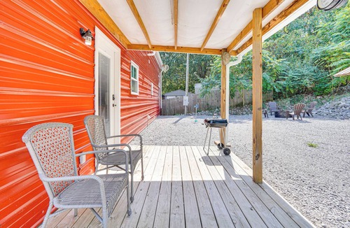Kuttawa Cabin | Peaceful Kuttawa Cabin w/Fire Pit: Explore & Play