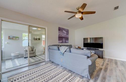 Del Mar House | Peaceful Lady Lake Home with Screened-In Porch!