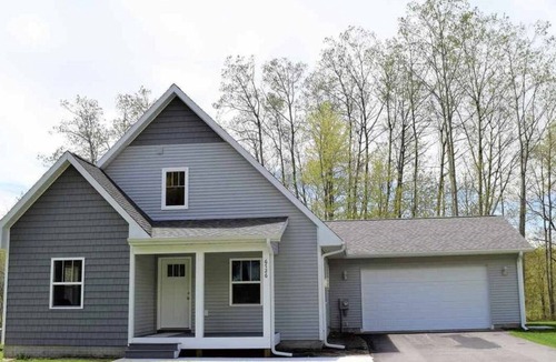 Lake Ann Cottage | Peaceful Lake Ann Home