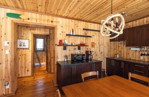 Riviere-a-Pierre Ski Chalet | Peaceful lakeside cottage