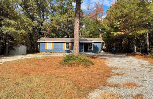 Reed Creek House | Peaceful Lake Cottage