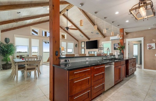 Rockport House | Peaceful Lake Escape | Hammock, Pier, Kayaks