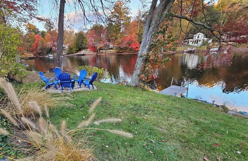 Salem House | Peaceful Lake Front Cottage in Southern NH