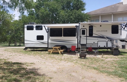 Mathis House | Peaceful lake front Glamping Camper across from State Park