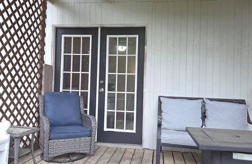Montgomery Apartment | Peaceful Lake Guesthouse
