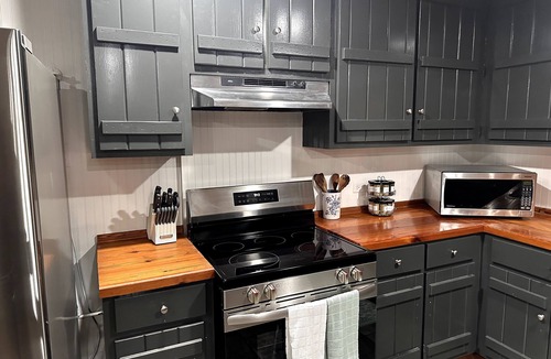 Newnan House | Peaceful Lake House