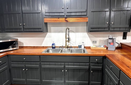 Newnan House | Peaceful Lake House