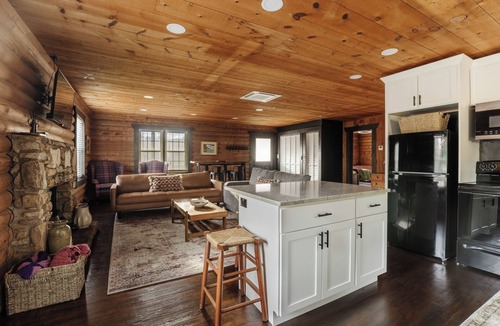 Lake Lure Cabin | Peaceful Lake Lure Cabin: Cozy 2BR 3 miles from lake!