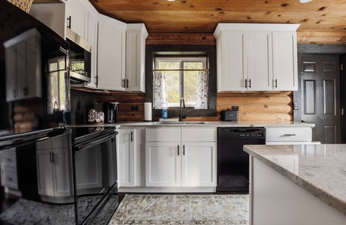 Lake Lure Cabin | Peaceful Lake Lure Cabin: Cozy 2BR 3 miles from lake!
