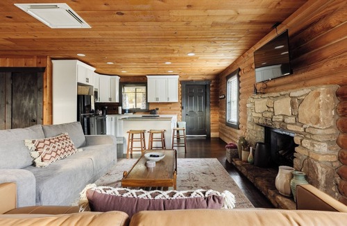 Lake Lure Cabin | Peaceful Lake Lure Cabin: Cozy 2BR 3 miles from lake!