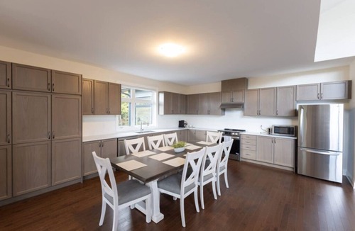 Dwight House | Peaceful Lake of Bays Cottage Getaway