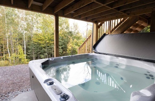 Dwight House | Peaceful Lake of Bays Cottage Getaway