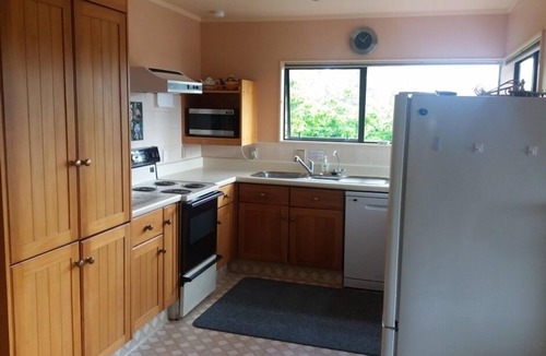 Rototai House | Peaceful Lake Retreat