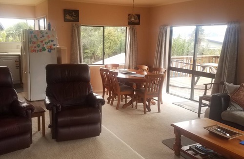 Rototai House | Peaceful Lake Retreat