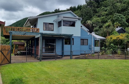 Rototai House | Peaceful Lake Retreat