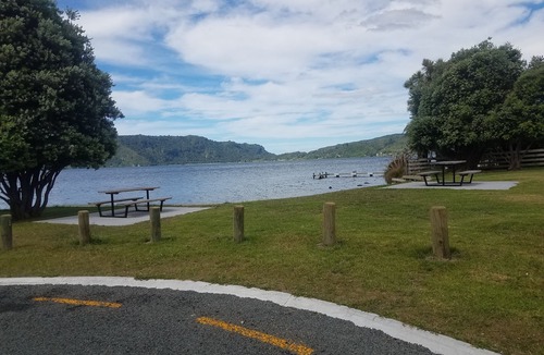 Rototai House | Peaceful Lake Retreat