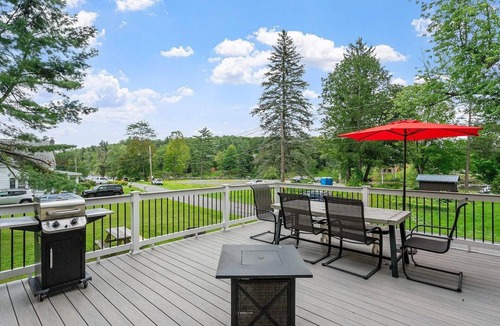 Gloversville House | Peaceful Lake View Getaway,