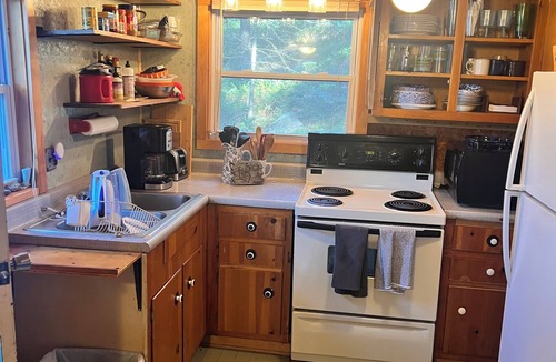 North Frontenac Cabin | Peaceful Lakefront Cottage - Large Deck, Dock & Rustic Outdoor Charm