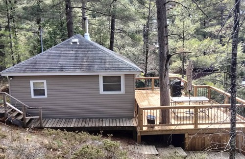 North Frontenac Cabin | Peaceful Lakefront Cottage - Large Deck, Dock & Rustic Outdoor Charm
