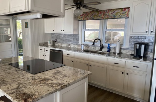 Lake Waccamaw Cottage | Peaceful Lakefront Cottage