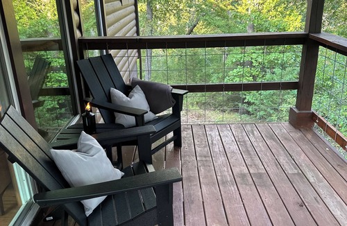 Arrow Point Cabin | Peaceful Lakefront 2 Bedroom Cabin Overlooking Table Lake