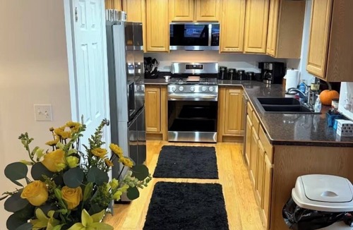 Linden House | Peaceful Lakefront 3BR Cottage