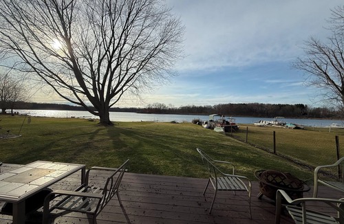 Linden House | Peaceful Lakefront 3BR Cottage