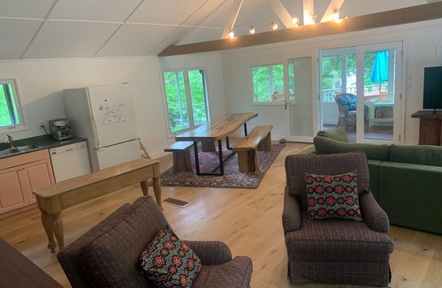 Frontenac Cottage | Peaceful Lakefront Retreat On Loughborough Lake