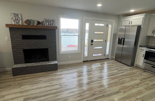 Lincoln Cabin | Peaceful Lakefront Cabin