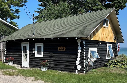 Cheboygan Cabin | Peaceful Lakefront Getaway 2 B/1 BA