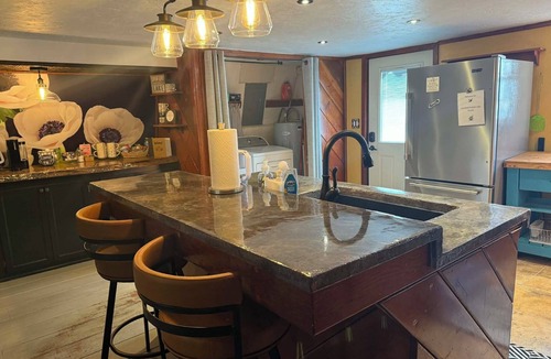 Canadian Cabin | Peaceful Lakefront Retreat