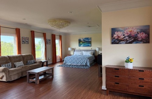Purcellville Bed & Breakfast | Peaceful Lakefront 1BR 1 Full Bath w/Private Island Access & Breakfast Included