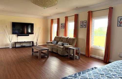 Purcellville Bed & Breakfast | Peaceful Lakefront 1BR 1 Full Bath w/Private Island Access & Breakfast Included