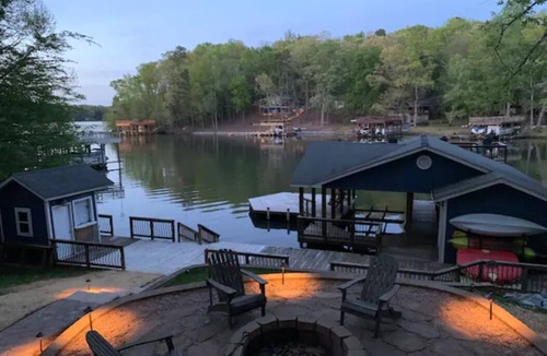 Pasture Gate House | Peaceful lakehouse on deep water cove, firepit, tiki bar