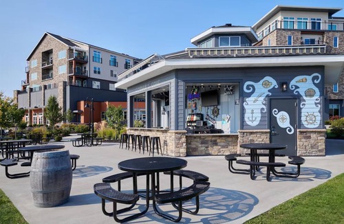 Canandaigua Hotel | Peaceful Lakeside Stay with Pool and Kayaking Fun l 2 Lake View Rooms