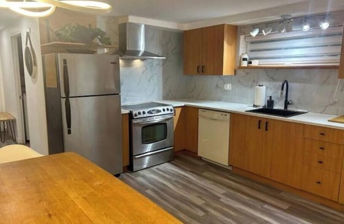 Shawinigan House | Peaceful Lakeside Bungalow on Lac à la Tortue