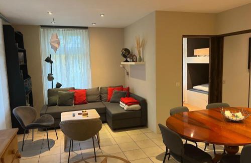 Boenigen Apartment | Peaceful Lakeside Chalet with Garden and Parking - Chalet Mignon