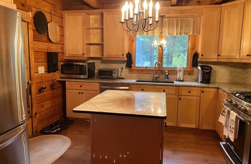 Meredith Cabin | Peaceful lakeside getaway