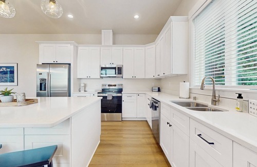 Lake Goodwin House | Peaceful lakeside getaway with shared private beach & dock, electric fireplace